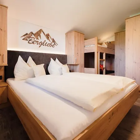 Familienbauernhof Samerhof *